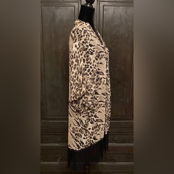 Animal pattern cover up with fringes- one size - Picture 2 of 10